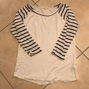 Incredibly soft stripe 3/4 raglan. Size small